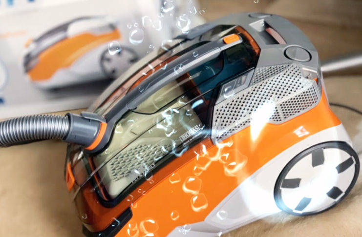 Gewinne einen THOMAS AQUA+ PET & FAMILY Fellwechsel beim Hund: Tierhaar-Fleckweg-Macher von THOMAS